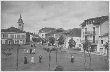 2 vues - Landes. Habas : place de la République. - Toulouse : maison Labouche frères, [entre 1900 et 1920]. - Photographie (ouvre la visionneuse)