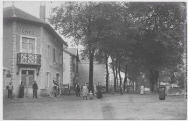 2 vues - Landes. Habas : boulevard des Pyrénées. - Toulouse : maison Labouche frères, [entre 1900 et 1920]. - Photographie (ouvre la visionneuse)
