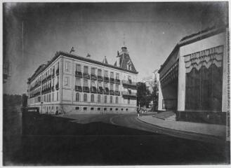 3 vues - 18. Dax : perspective sur l\'Atrium et les thermes. - Toulouse : maison Labouche frères, [entre 1920 et 1950]. - Photographie (ouvre la visionneuse)