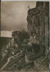 2 vues - Le Lot. 228. Rocamadour : rocher et château / photographie Henri Jansou (1874-1966). - Toulouse : maison Labouche frères, [entre 1900 et 1940]. - Photographie (ouvre la visionneuse)