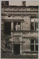 3 vues Le Lot. 19. Ruines du château d'Assier, détails de la façade / [photographie Amédée Trantoul (1837-1910)]. - Toulouse : phototypie Labouche frères, [entre 1905 et 1925]. - Carte postale