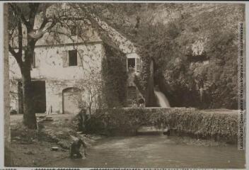 3 vues - Le Lot. 297. Briance, près Saint-Denis[-lès-Martel] : le moulin et la cascade. - Toulouse : phototypie Labouche frères, [entre 1905 et 1925]. - Carte postale (ouvre la visionneuse)