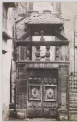 2 vues - Lozère. 144. Mende : vieille porte de la rue Basse / photographie Henri Jansou (1874-1966). - Toulouse : maison Labouche frères, [entre 1900 et 1940]. - Photographie (ouvre la visionneuse)