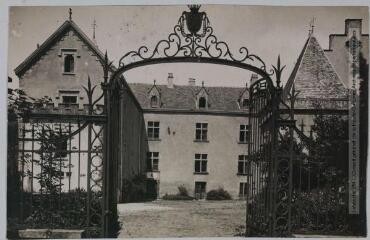 4 vues - La Lozère. 287. Florac : château d\'Arigès / [photographie Henri Jansou (1874-1966)]. - Toulouse : phototypie Labouche frères, [entre 1905 et 1925]. - Carte postale (ouvre la visionneuse)