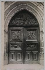 3 vues - La Lozère. 373. Saint-Chély-d\'Apcher : porte de l\'église. - Toulouse : phototypie Labouche frères, [entre 1905 et 1925], tampon d\'édition du 15 janvier 1918. - Carte postale (ouvre la visionneuse)