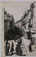 3 vues  - La Lozère. 375. Saint-Chély-d\'Apcher : Grande-rue. - Toulouse : phototypie Labouche frères, [entre 1905 et 1925], tampon d\'édition du 18 septembre 1919. - Carte postale (ouvre la visionneuse)