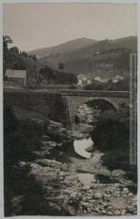 3 vues  - La Lozère. [559]. Villefort : le pont sur l\'Altier / [photographie Henri Jansou (1874-1966)]. - Toulouse : phototypie Labouche frères, [entre 1905 et 1925]. - Carte postale (ouvre la visionneuse)