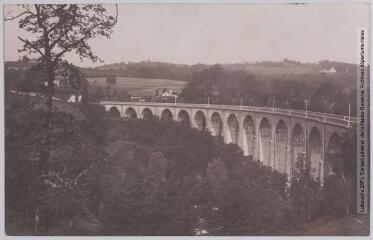 2 vues - Les Basses-Pyrénées. 1051. Haut-de-Gan : le grand viaduc (Long. 313 m. Haut. 30 m.). - Toulouse : maison Labouche frères, [entre 1900 et 1940]. - Photographie (ouvre la visionneuse)