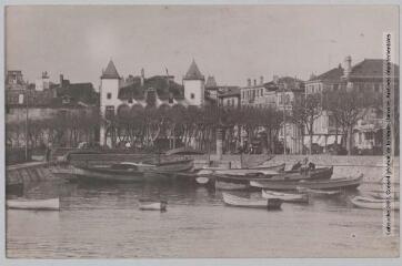 4 vues - 1401. Saint-Jean-de-Luz : arrière port et maison Louis XIV. - Toulouse : maison Labouche frères, [entre 1920 et 1940]. - Photographie (ouvre la visionneuse)