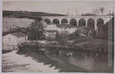 2 vues - Le Tarn. Fiac : viaduc et hameau du Caty. - Toulouse : maison Labouche frères, [entre 1900 et 1940]. - Photographie (ouvre la visionneuse)