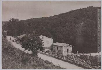 4 vues - Le Tarn (2e série). 201. Les Salvages, près Castres : la scierie. - Toulouse : phototypie Labouche frères, [entre 1905 et 1937]. - Carte postale (ouvre la visionneuse)