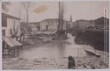 2 vues - Tarn-et-Garonne. 401. Caussade : les bords de la Lère. - Toulouse : maison Labouche frères, [entre 1900 et 1920]. - Photographie (ouvre la visionneuse)