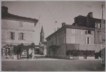 2 vues - Tarn-et-Garonne. 438. Albias : l\'hôtel du Commerce. - Toulouse : maison Labouche frères, [entre 1900 et 1940]. - Photographie (ouvre la visionneuse)