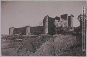 2 vues - Tarn-et-Garonne. 580. Laguépie : le vieux château / photographie Henri Jansou (1874-1966). - Toulouse : maison Labouche frères, [entre 1900 et 1940]. - Photographie (ouvre la visionneuse)