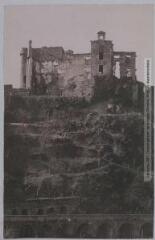 2 vues - Tarn-et-Garonne. 581. Laguépie : façade du vieux château sur le Viaur / photographie Henri Jansou (1874-1966). - Toulouse : maison Labouche frères, [entre 1900 et 1940]. - Photographie (ouvre la visionneuse)