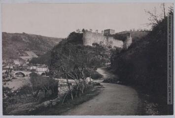 2 vues - Tarn-et-Garonne. Laguépie : le château n° 2 / photographie Amédée Trantoul (1837-1910). - Toulouse : maison Labouche frères, [entre 1900 et 1910]. - Photographie (ouvre la visionneuse)