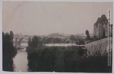 2 vues - Tarn-et-Garonne. Montauban : [... bas ...] ou la mairie et le pont sur le Tarn. - Toulouse : maison Labouche frères, [entre 1900 et 1940]. - Photographie (ouvre la visionneuse)