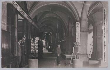 2 vues - 461. Montauban : les couverts / photographie Henri Jansou (1874-1966). - Toulouse : maison Labouche frères, [entre 1900 et 1940]. - Photographie (ouvre la visionneuse)