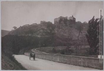3 vues - Le Tarn-et-Garonne. 36. Bruniquel : le château vu de la gare. - Toulouse : phototypie Labouche frères, [entre 1905 et 1925]. - Carte postale (ouvre la visionneuse)