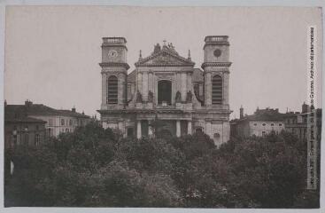 3 vues - Le Tarn-et-Garonne. 130. Montauban : la cathédrale / [photographie Henri Jansou (1874-1966)]. - Toulouse : phototypie Labouche frères, [entre 1909 et 1925]. - Carte postale (ouvre la visionneuse)