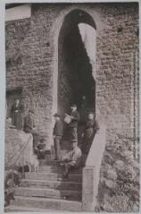 3 vues  - Le Tarn-et-Garonne. 283. Montricoux : la porte / [photographie Henri Jansou (1874-1966)]. - Toulouse : phototypie Labouche frères, [entre 1905 et 1925]. - Carte postale (ouvre la visionneuse)