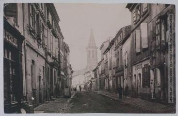 3 vues - Le Tarn-et-Garonne. 342. Sapiac, près Montauban : Grande-rue. - Toulouse : phototypie Labouche frères, [entre 1909 et 1925]. - Carte postale (ouvre la visionneuse)