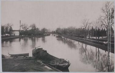 3 vues - Le Tarn-et-Garonne. 557. Montech : le port du canal / [photographie Henri Jansou (1874-1966)]. - Toulouse : phototypie Labouche frères, [entre 1905 et 1925]. - Carte postale (ouvre la visionneuse)