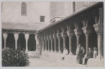 2 vues - 17. J.A.O.M. Seu de Urgel [La Seu d\'Urgell] : catedral : claustros. - Toulouse : maison Labouche frères, [entre 1900 et 1920]. - Photographie (ouvre la visionneuse)