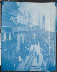 4 vues - La procession à Fontarabie [Fontarrabie]. - Toulouse : maison Labouche frères, [entre 1900 et 1920]. - Photographie (ouvre la visionneuse)