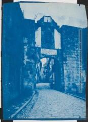2 vues - Porte de Fontarabie [Fontarrabie]. - Toulouse : maison Labouche frères, [entre 1900 et 1920]. - Photographie (ouvre la visionneuse)