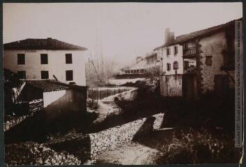 2 vues - Vera (Navarra) [ou Bera] : Petrisen presa. Coleccion S.M.L. - Toulouse : maison Labouche frères, [entre 1900 et 1920]. - Photographie (ouvre la visionneuse)