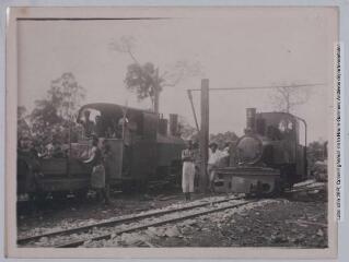 3 vues - [31]. Gabon. Deux locomotives du C.G.R.F. à Foulenzem / photographie Louis Handmann, Libreville. - Toulouse : maison Labouche frères, [entre 1929 et 1930]. - Photographie (ouvre la visionneuse)