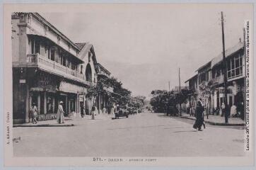 3 vues - 571. Dakar : avenue Ponty. - Dakar : A. Albaret, [entre 1930 et 1950]. - Carte postale (ouvre la visionneuse)