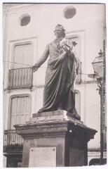 2 vues  - Les Corbières. 14. Estagel (Pyrénées-Orientales) : statue Arago. - Toulouse : maison Labouche frères, [entre 1900 et 1940]. - Photographie (ouvre la visionneuse)