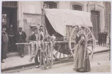 2 vues - 68. Perpignan : types espagnols : marchands d\'ail. - Toulouse : maison Labouche frères, [entre 1900 et 1920]. - Photographie (ouvre la visionneuse)
