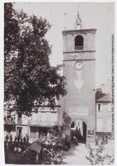 2 vues  - Rivesaltes : l\'horloge de la ville. - Toulouse : maison Labouche frères, [entre 1900 et 1920]. - Photographie (ouvre la visionneuse)