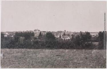 2 vues - Les Pyrénées (4e série). 1. Lannemezan : vue générale. - Toulouse : maison Labouche frères, [entre 1900 et 1940]. - Photographie (ouvre la visionneuse)