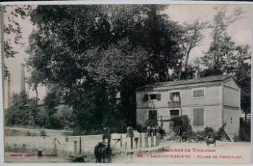 2 vues Banlieue de Toulouse. 182. Lacourtensourt : écluse de Fenouillet. - Toulouse : Labouche frères, marque LF au verso, [entre 1905 et 1950]. - Carte postale