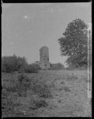 1 vue - [Les Tourreilles : vestiges d\'une tour romaine ?]. - [entre 1900 et 1920]. - Photographie (ouvre la visionneuse)