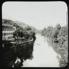 1 vue - Pyrénées(-Hautes). Lourdes : paysage et le gave, pris du monastère. - [entre 1900 et 1920]. - Photographie (ouvre la visionneuse)