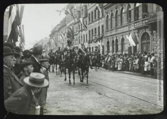 1 vue - Allemagne. Mayence : défilé de la garnison. - [entre 1900 et 1920]. - Photographie (ouvre la visionneuse)