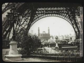 1 vue - Trocadéro et tour Eiffel (ouvre la visionneuse)