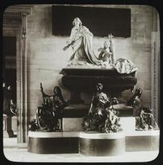 7 vues - [Louvre : ensemble de sculptures]. - [entre 1900 et 1920]. - Photographie (ouvre la visionneuse)
