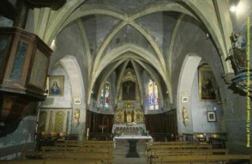 6 vues - Vues intérieures de la nef et du choeur liturgique. - Prises de vue du 7 octobre 1998. (ouvre la visionneuse)