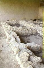 4 vues  - Vues des vestiges archéologiques des thermes. - Prises de vue du 19 mai 1998. (ouvre la visionneuse)