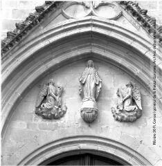 2 vues - Avignonet-Lauragais : église Notre-Dame des Miracles : portail de la face sud / Jean Ribière photogr. - [entre 1950 et 1970]. - 2 photographies (ouvre la visionneuse)