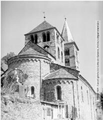 1 vue - Saint-Aventin : église Saint-Aventin : abside et deux tours clochers / Jean Ribière photogr. - [entre 1950 et 1970]. - Photographie (ouvre la visionneuse)