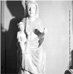 1 vue - Signac : église Saint-Jean-Baptiste : statue de Vierge à l\'Enfant / Jean Ribière photogr. - [entre 1950 et 1970]. - Photographie (ouvre la visionneuse)
