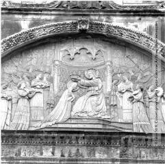 1 vue - Toulouse : église de la Dalbade : tympan du Couronnement de la Vierge / Jean Ribière photogr. - [entre 1950 et 1970]. - Photographie (ouvre la visionneuse)