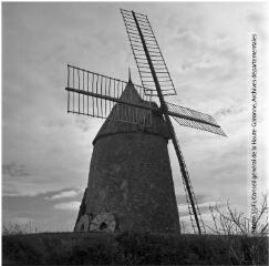 2 vues - Cambiac : moulin à vent / Jean Ribière photogr. - 1961. - 2 photographies (ouvre la visionneuse)